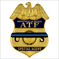 Imagen de una placa de agente especial del ATF